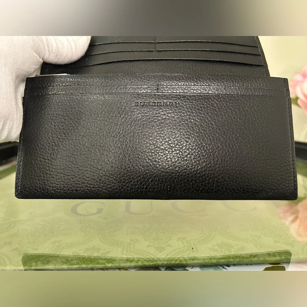 Father’s Day Burberry Black Leather Bifold Wallet w/ Nova Check Interior Slot
